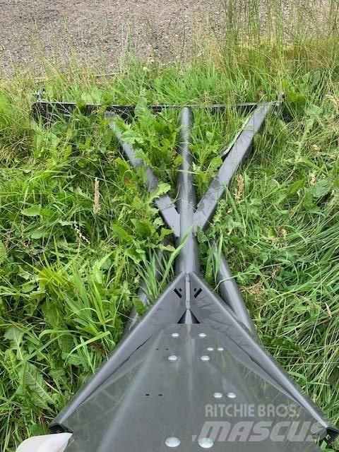 CLAAS BALE TWISTER Lis na válcové balíky