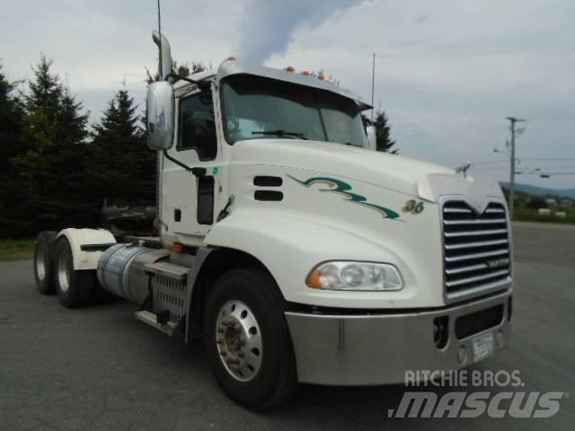 Mack CXU 613 Tahače