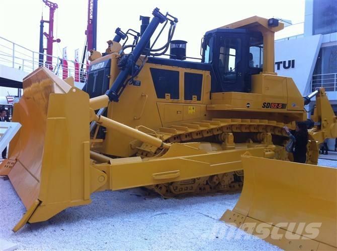 Komatsu d65ex-16 Pásové dozery