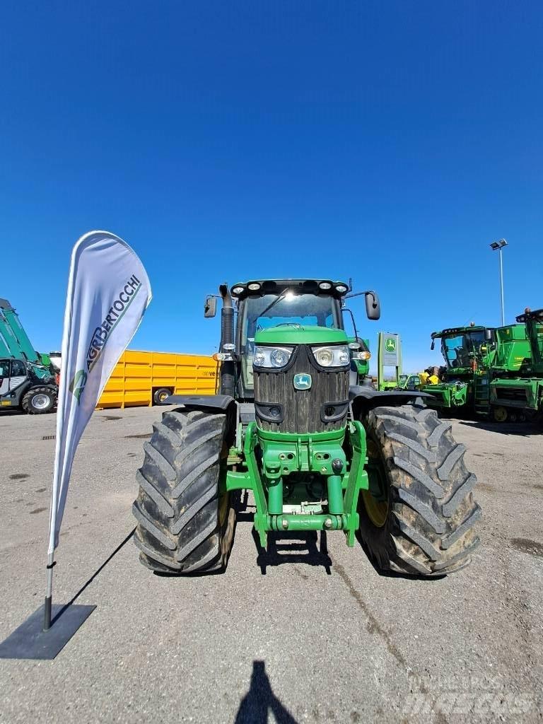 John Deere 6210 R Traktory