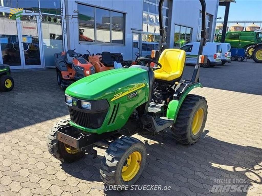 John Deere 2320 Kompaktní traktory