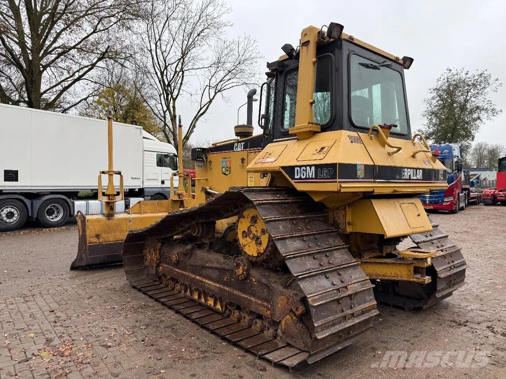 CAT D6M Pásové dozery