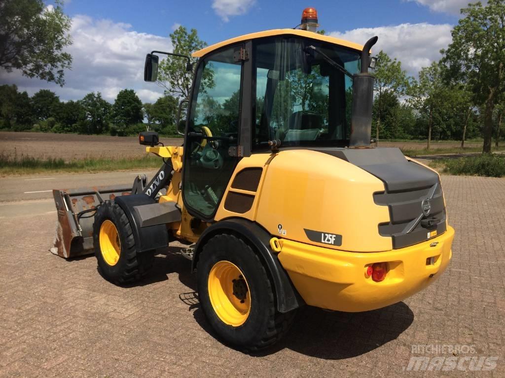 Volvo L 25 F Kolové nakladače
