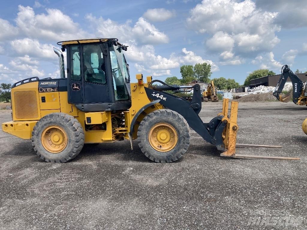 DEERE 444K Kolové nakladače