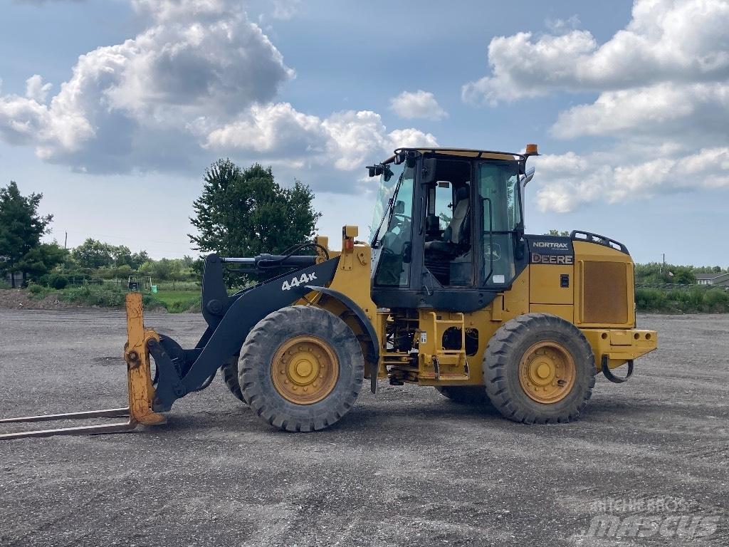 DEERE 444K Kolové nakladače