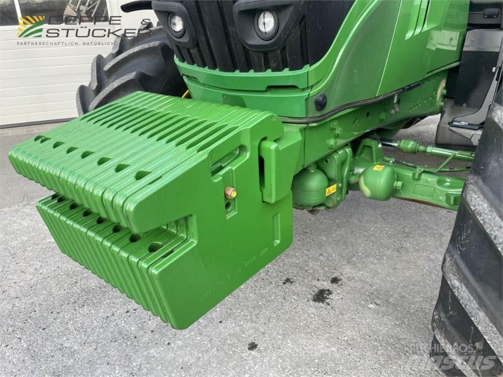 John Deere 6155R Traktory