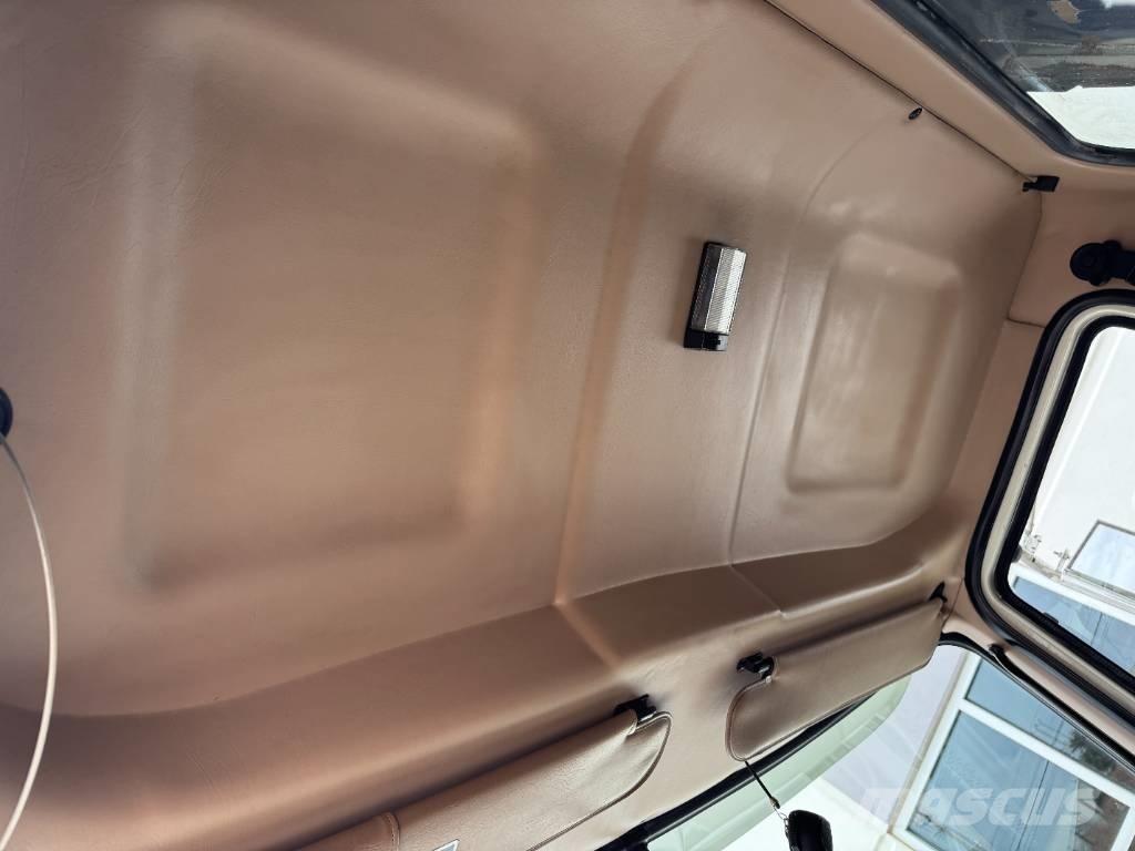 Mack CV 713 Sklápěče