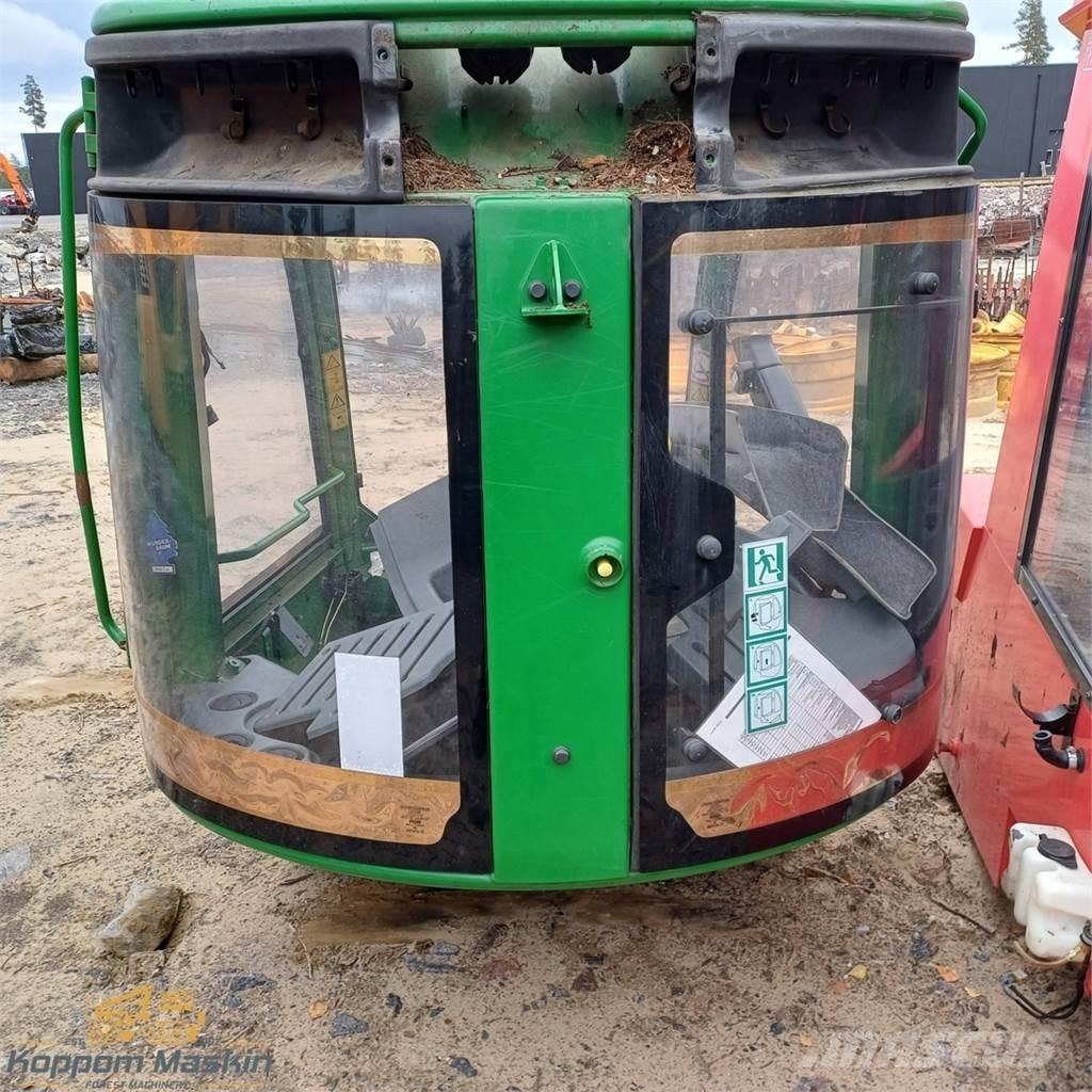 John Deere 1270e Kabiny a interiér