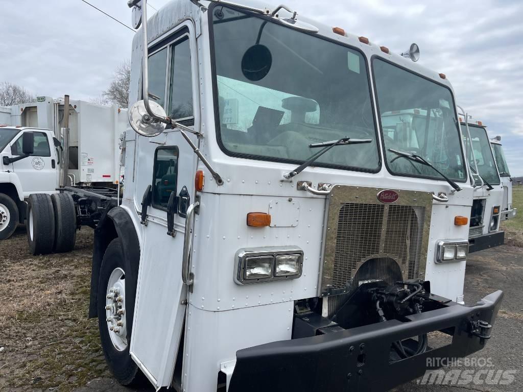 Peterbilt 320 Nákladní vozidlo bez nástavby