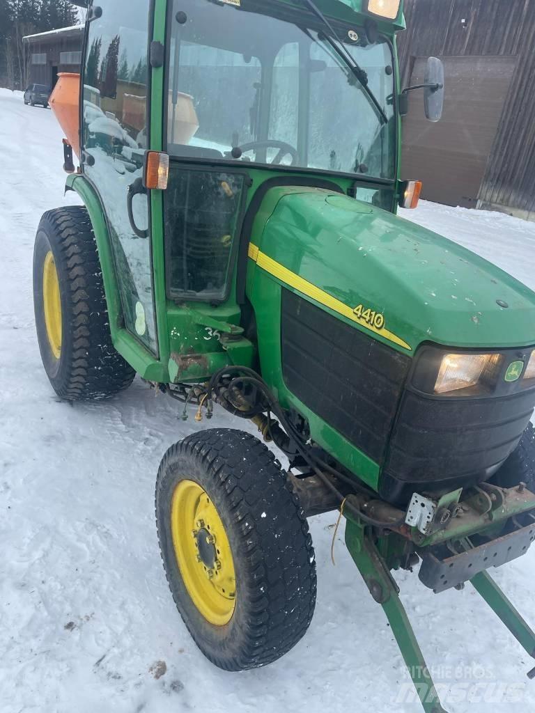 John Deere 4410 Kompaktní traktory