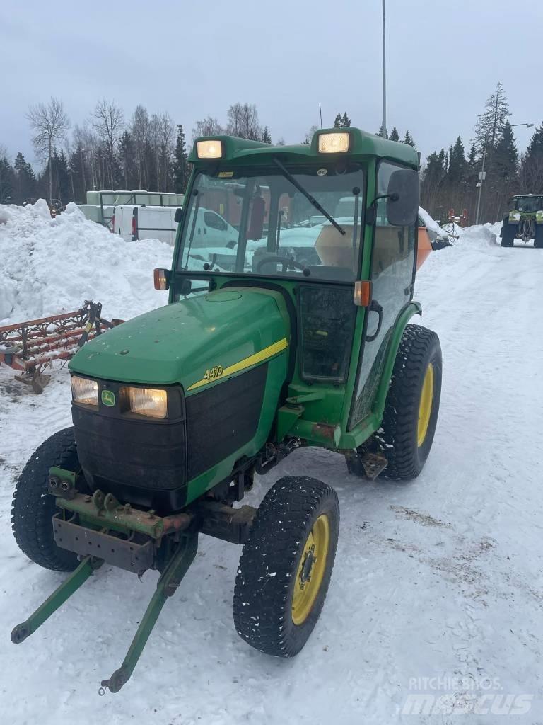 John Deere 4410 Kompaktní traktory