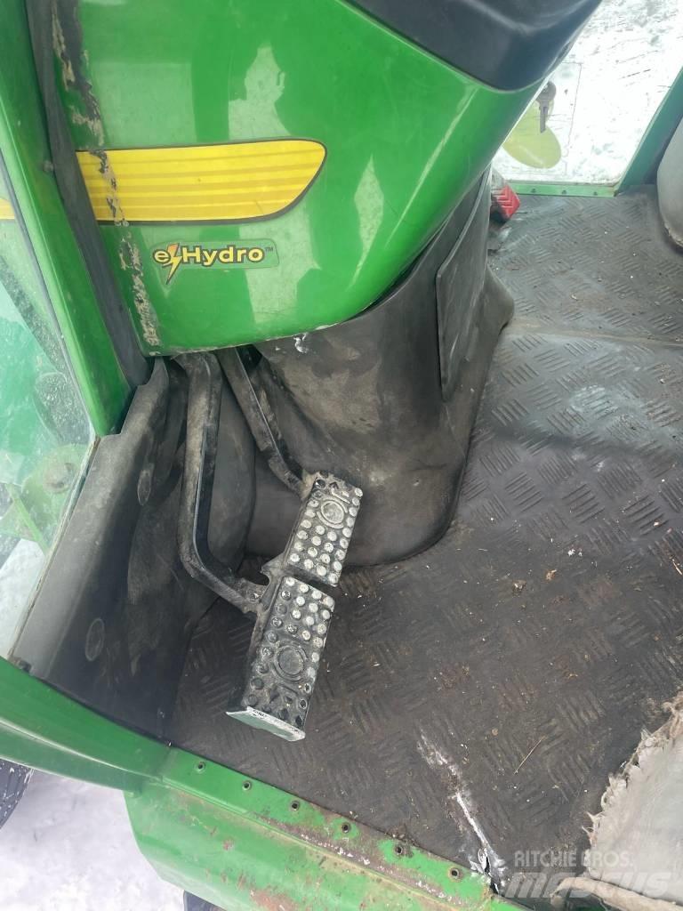 John Deere 4410 Kompaktní traktory