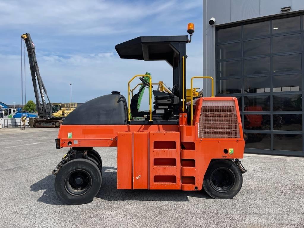 Dynapac CP 142 Pneumatikové válce