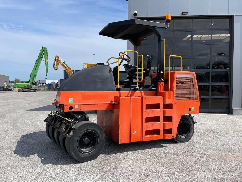 Dynapac CP 142 Pneumatikové válce