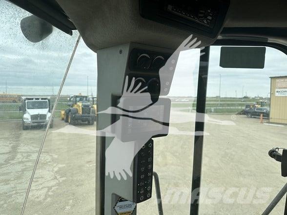 CAT 966M Kolové nakladače