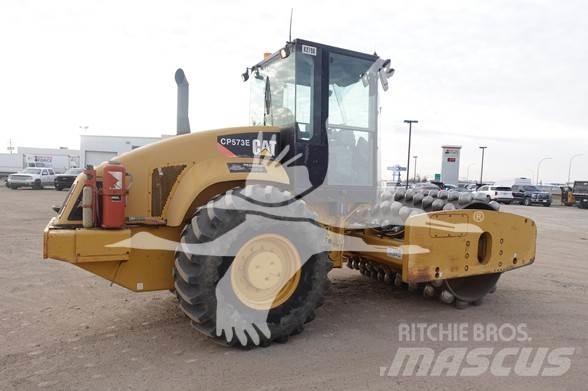 CAT CP-573E Tahačové válce