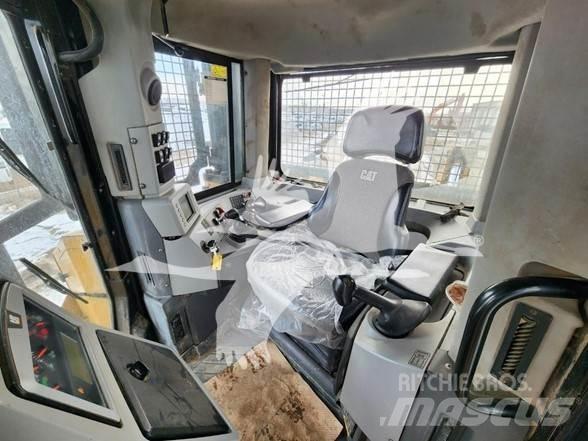 CAT D8T Pásové dozery