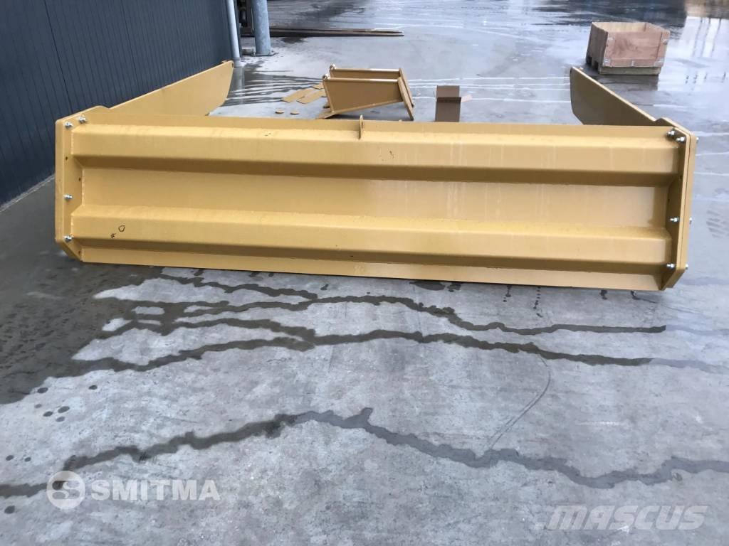 Volvo A25E Zadní dveře