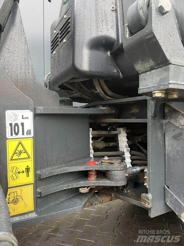 Komatsu WA80-6 Kolové nakladače