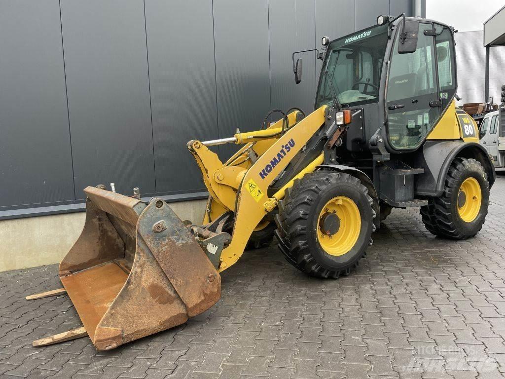 Komatsu WA80-6 Kolové nakladače