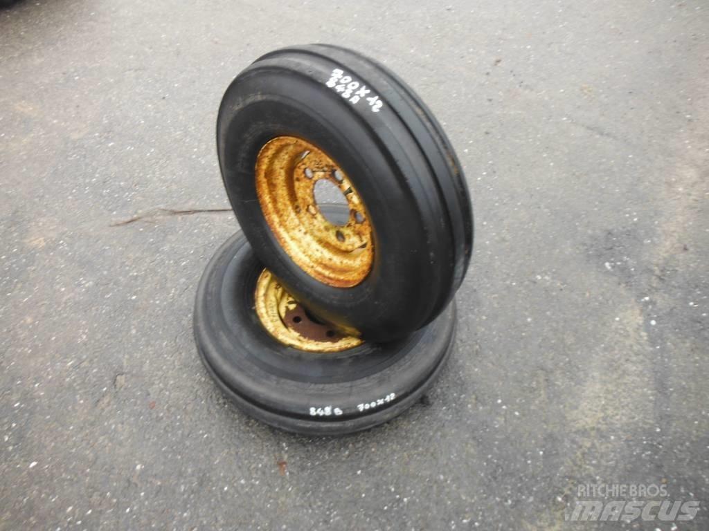 Dunlop 7.00X12 Pneumatiky, kola a ráfky