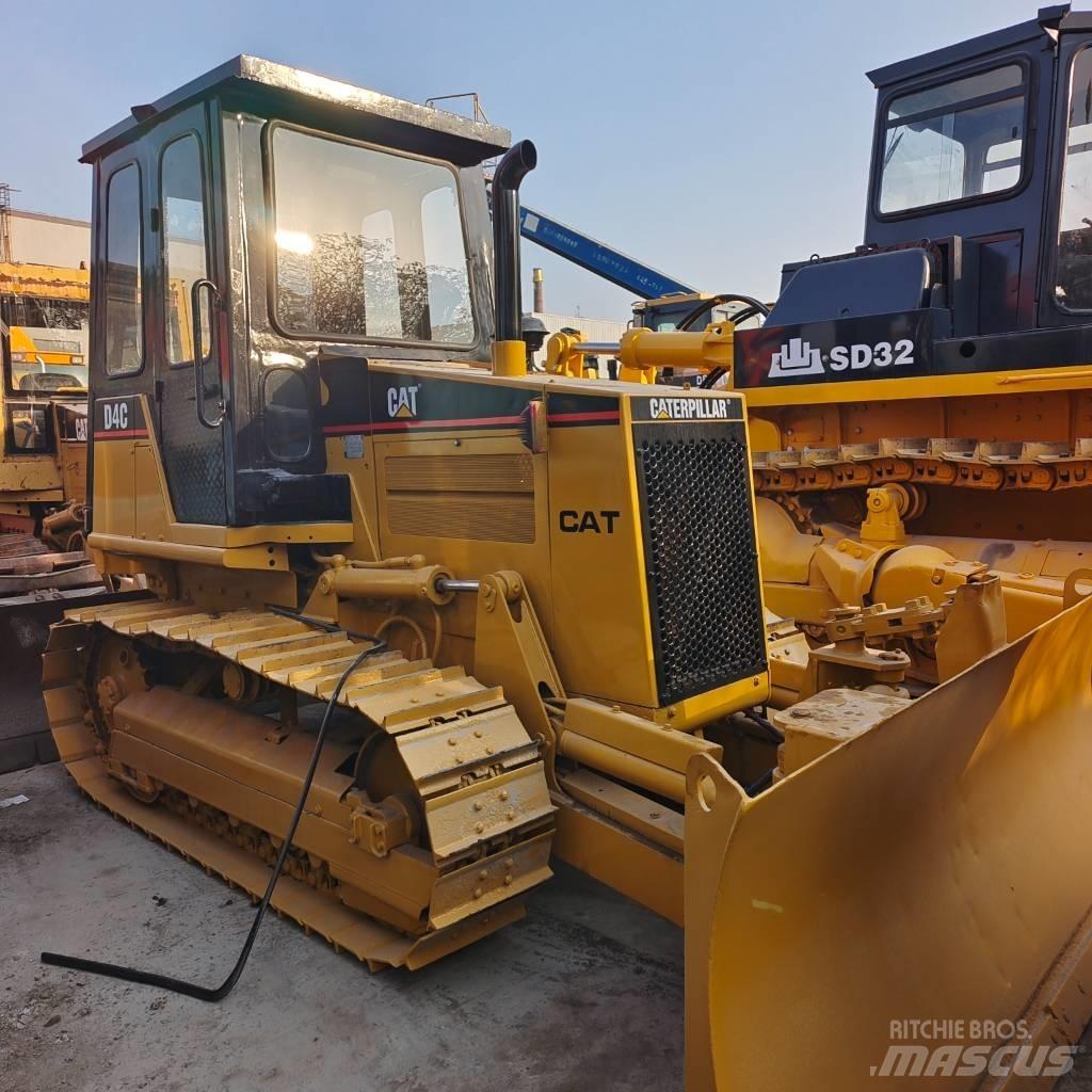 CAT D 4 C Pásové dozery