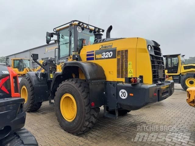 Komatsu WA 320 Kolové nakladače