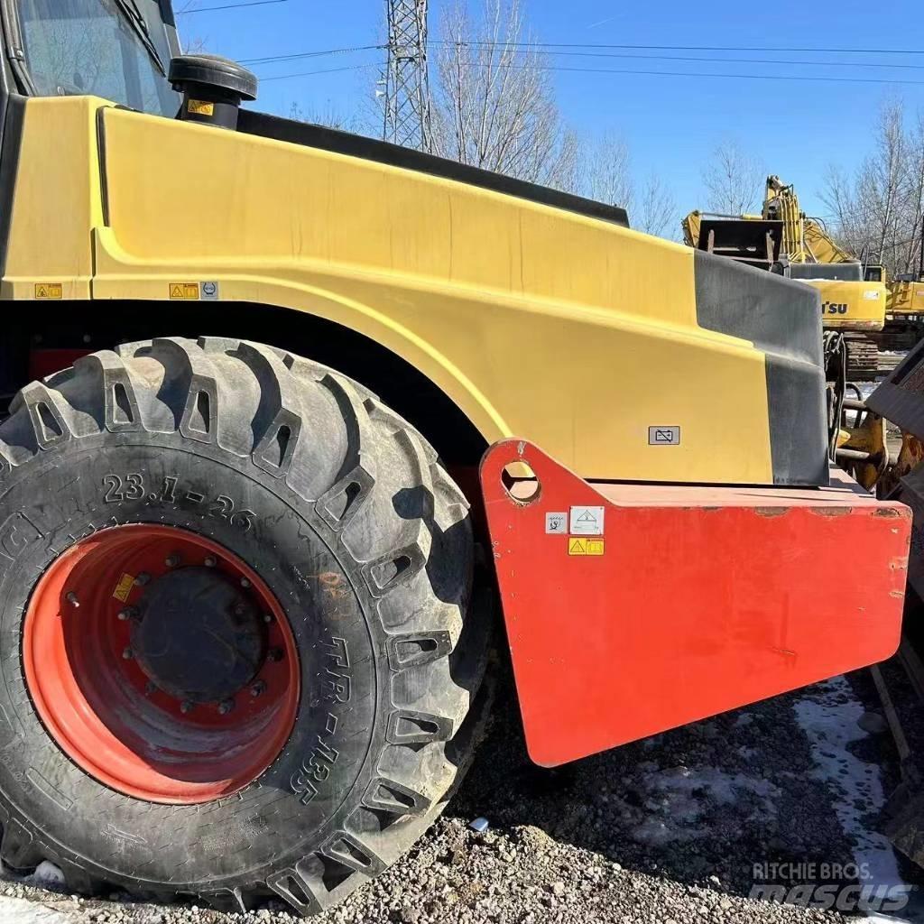 Dynapack CA702 Tahačové válce