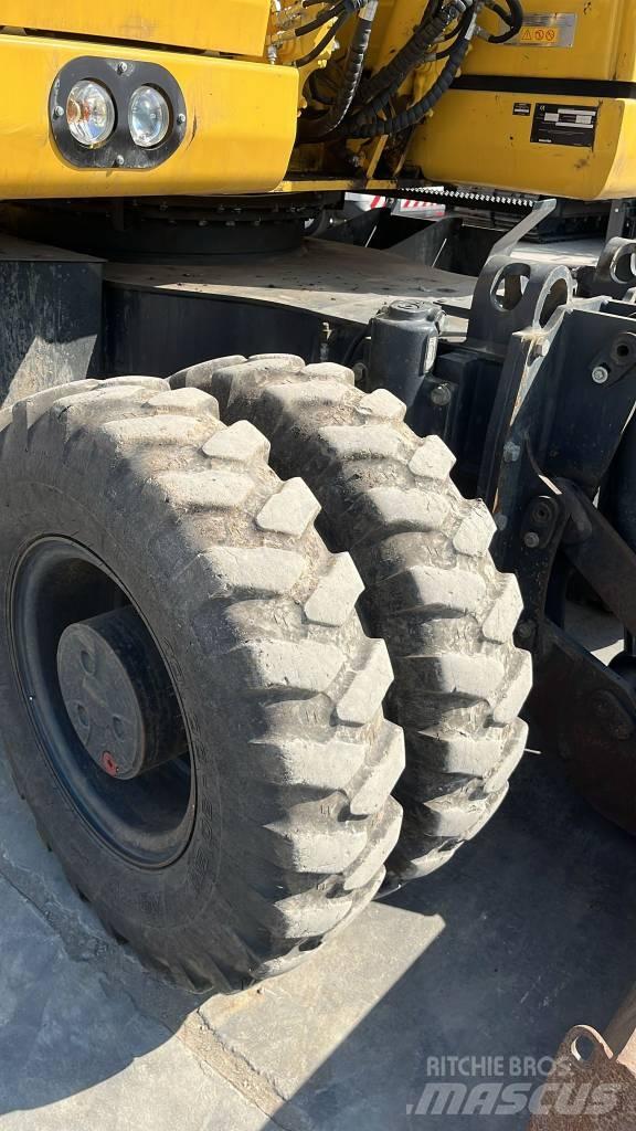 Komatsu PW 158-11 Kolová rýpadla