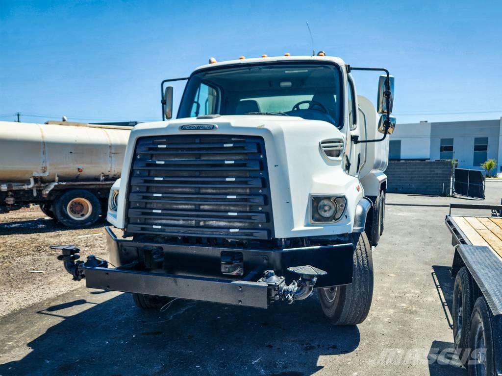 Freightliner 108 SD Cisterny na vodu