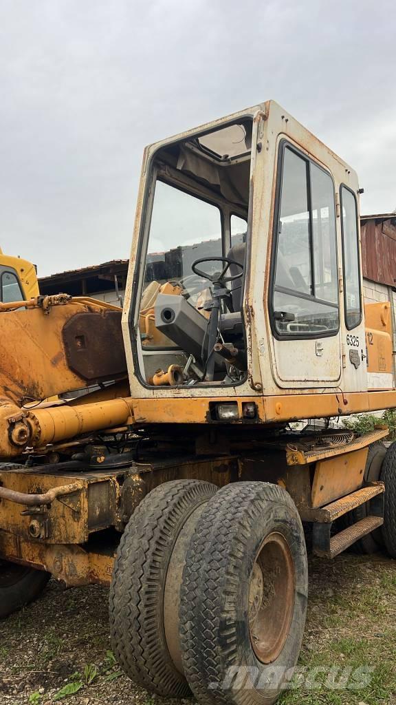 Liebherr 912 Pásy, řetězy a podvozek