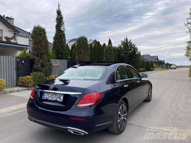 Mercedes-Benz E 300D Osobní vozy