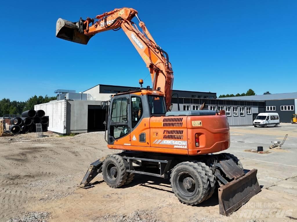 Doosan DX 140 W Kolová rýpadla