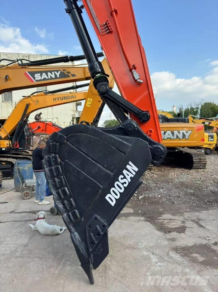 Doosan DX300 Pásová rýpadla