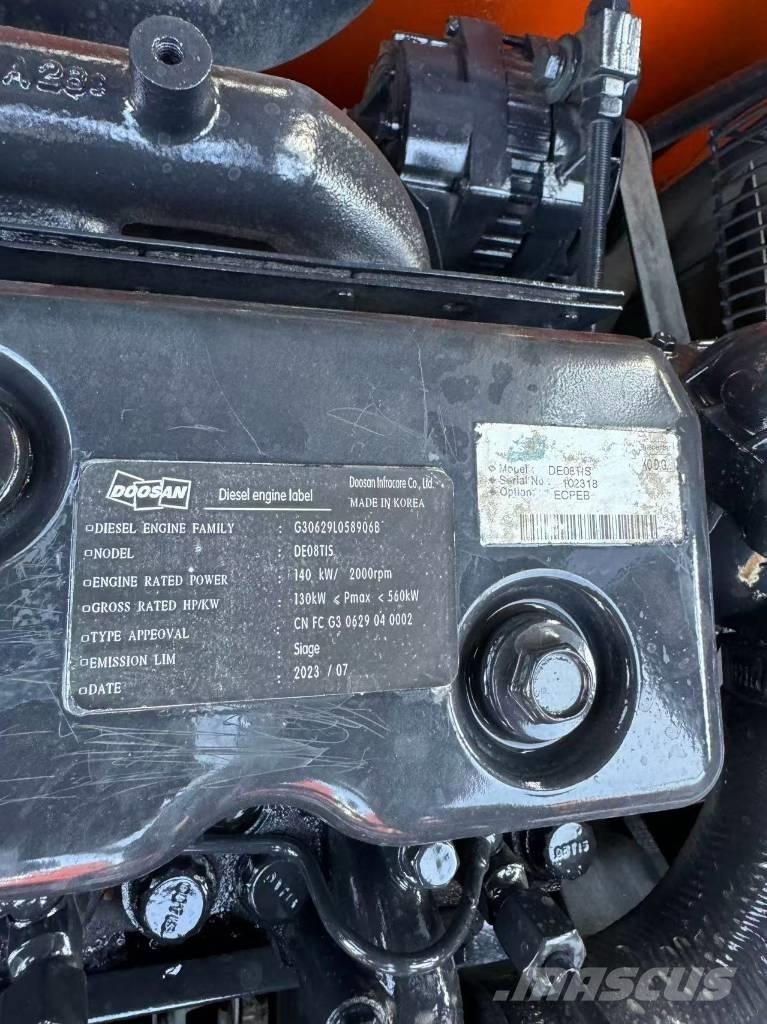 Doosan DX300 Pásová rýpadla