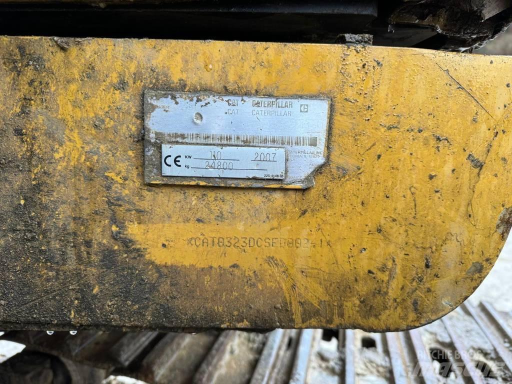 CAT 323 D Pásová rýpadla