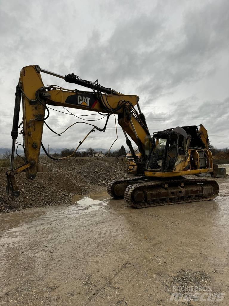 CAT 323 D Pásová rýpadla