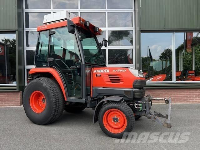 Kubota STV 40 Kompaktní traktory