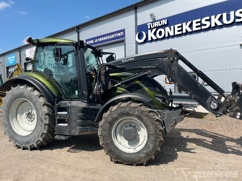 Valtra T 145 Traktory