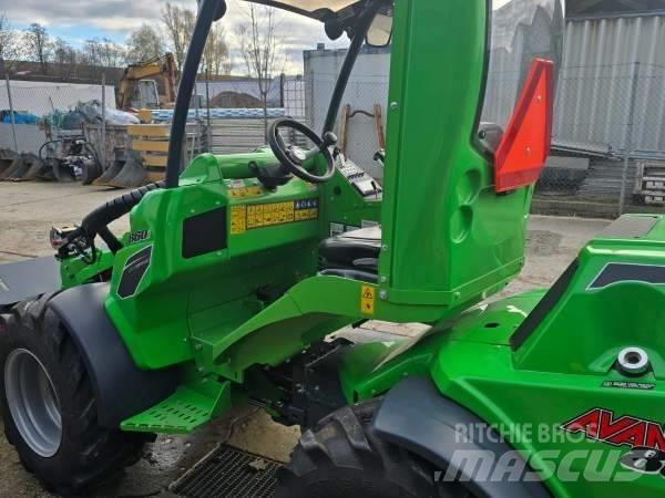 Avant 860 i Smykem řízené nakladače