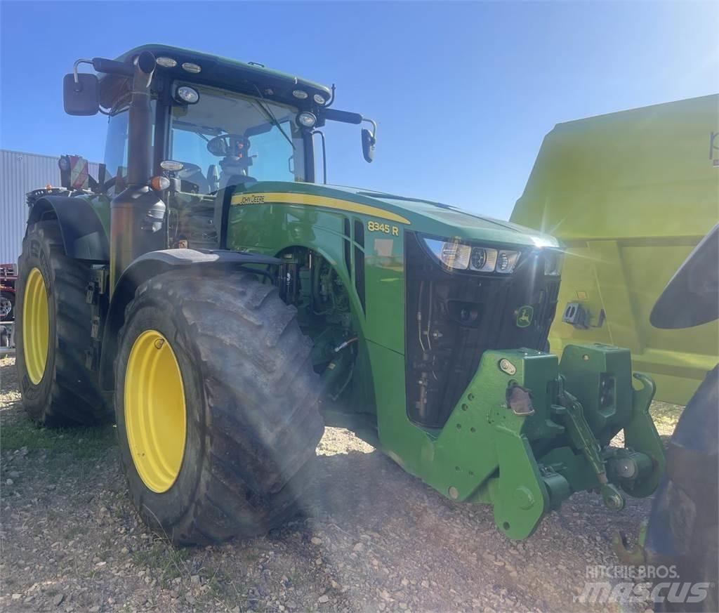 John Deere 8345 R Traktory