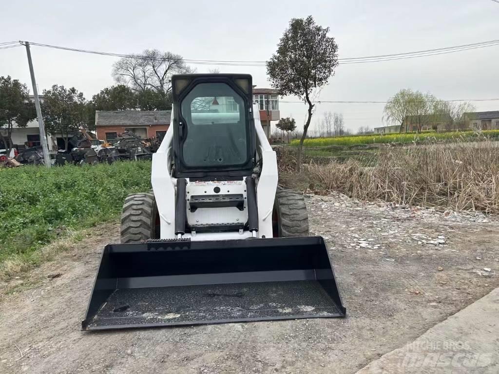 Bobcat S 300 Smykem řízené nakladače