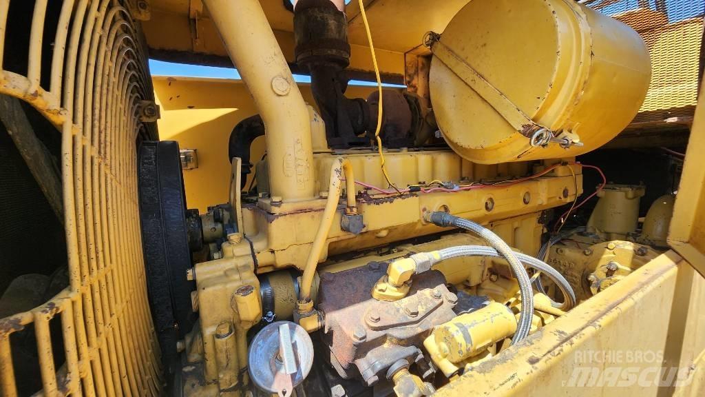 CAT 816 Půdní kompaktory