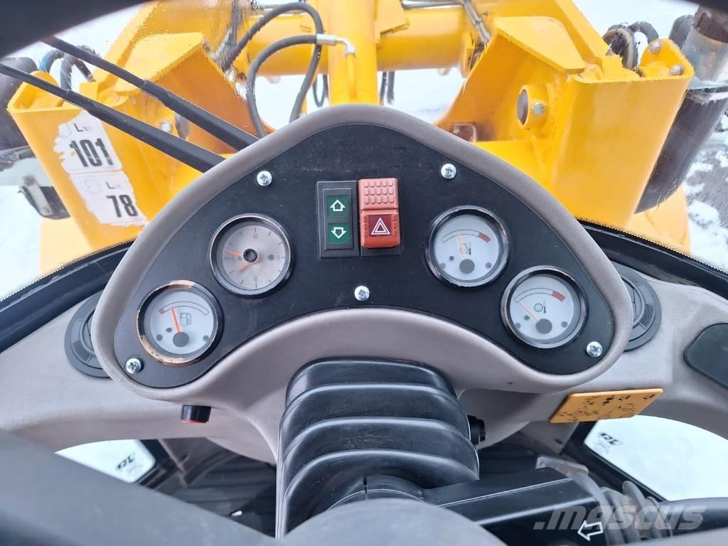 JCB MYYTY! SOLD!  407B Kolové nakladače
