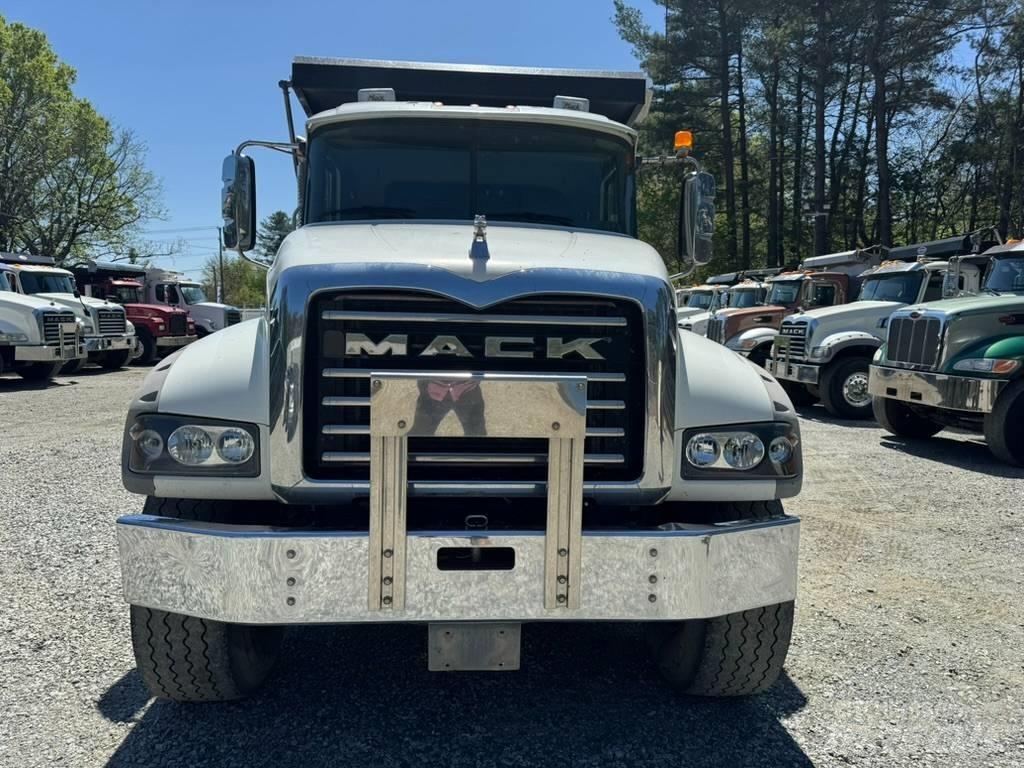 Mack GU713 Sklápěče