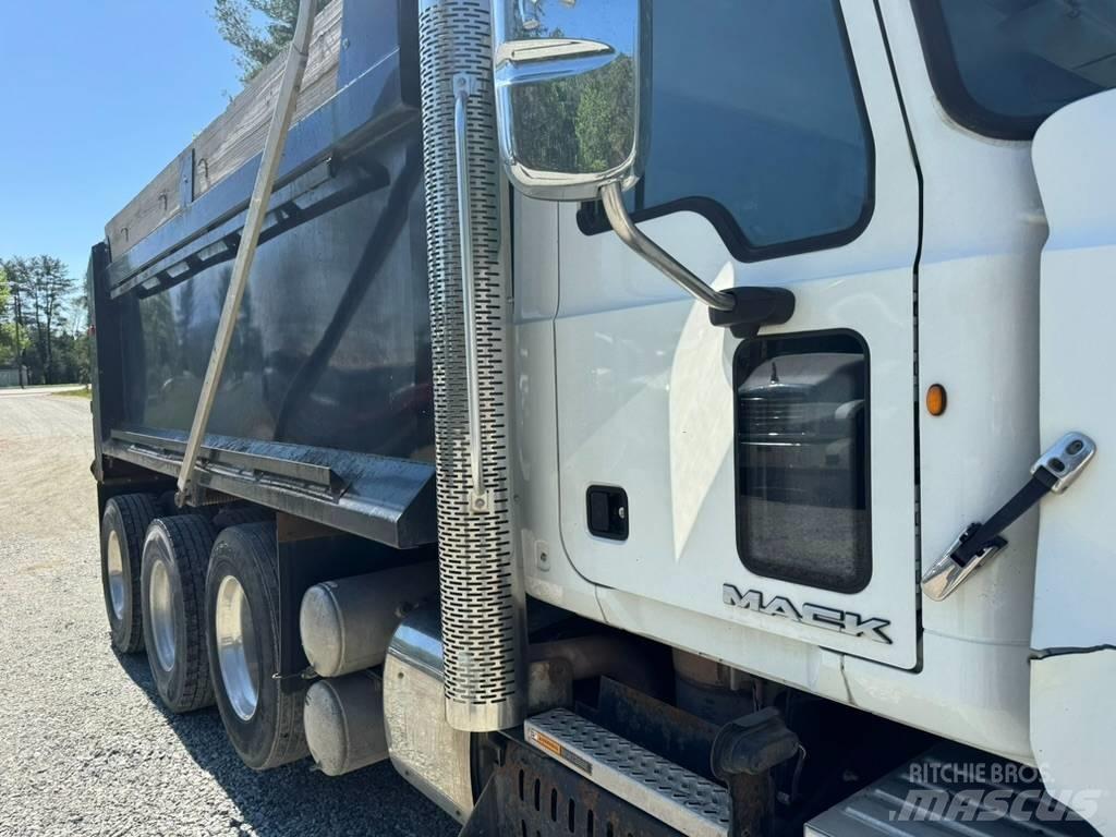 Mack GU713 Sklápěče