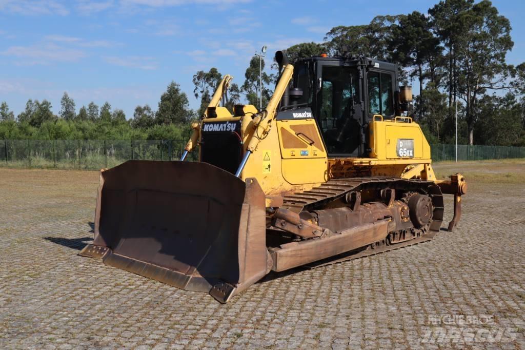 Komatsu D65EX-16 Pásové dozery