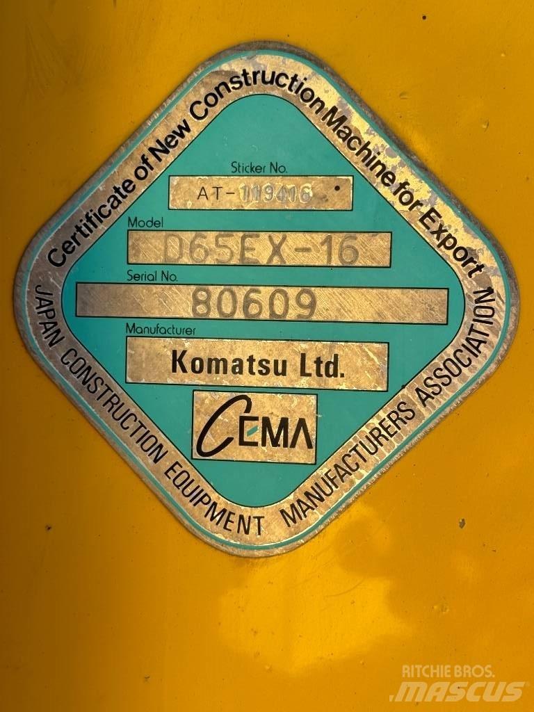 Komatsu D65EX-16 Pásové dozery