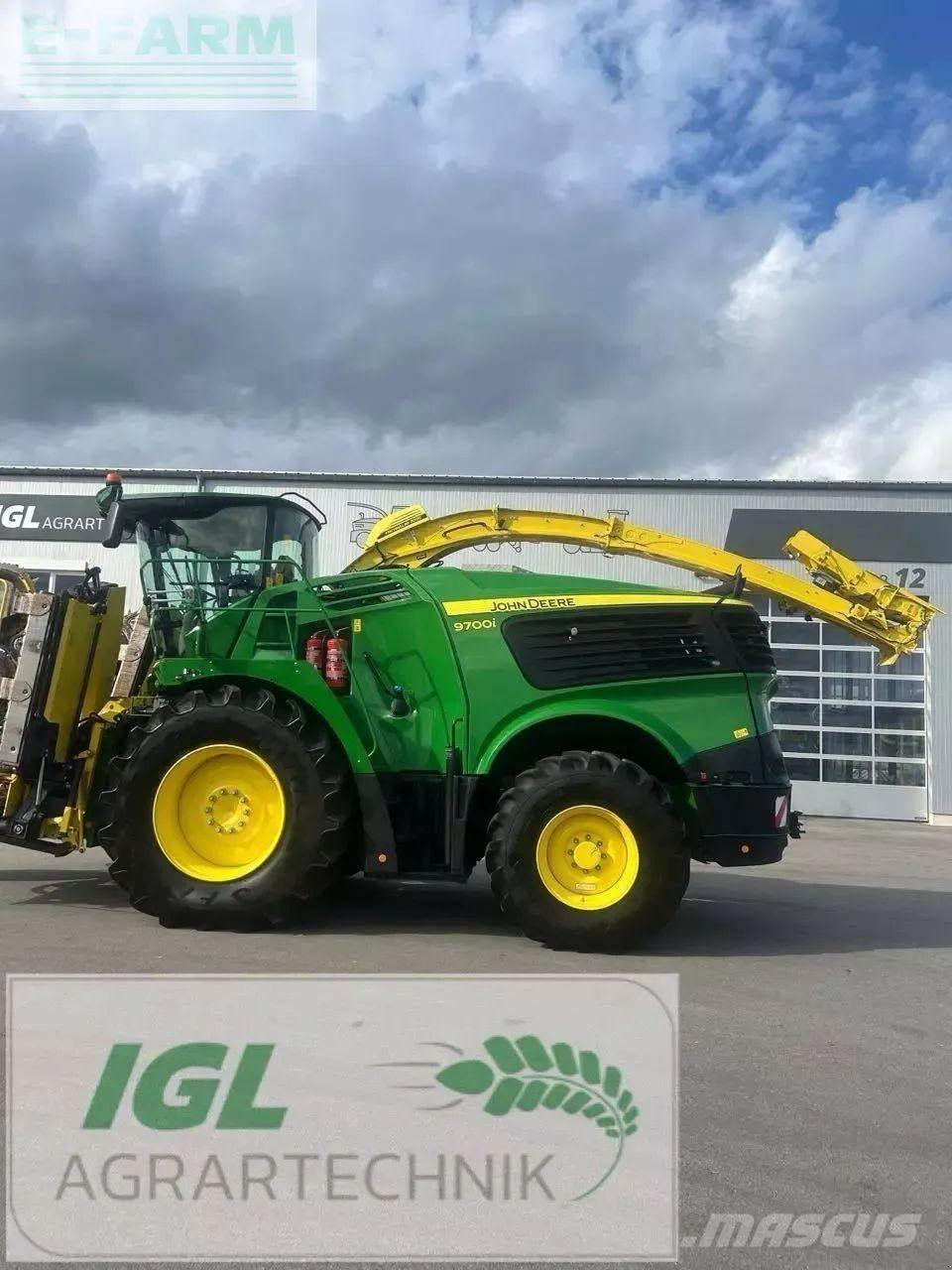 John Deere 9700 i Samojízdné sekačky