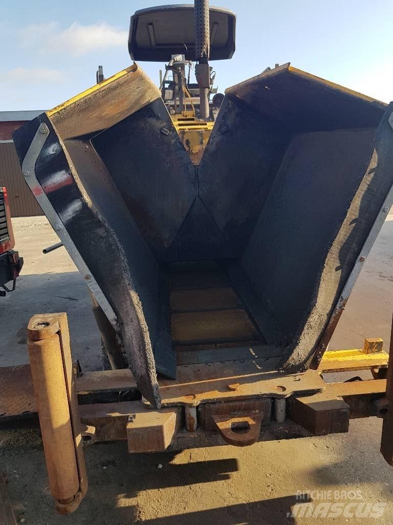 Volvo TITAN 2820 Finišery